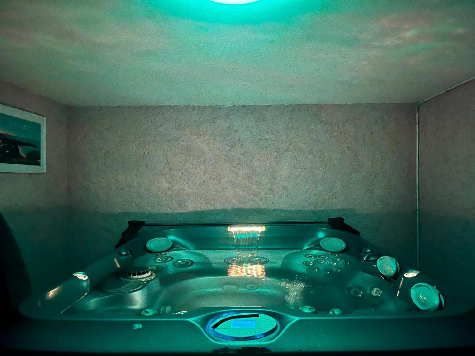 Bas De Villa 70M2 Independant Avec Espace Jacuzzi Prive Le Lavandou Exteriör bild